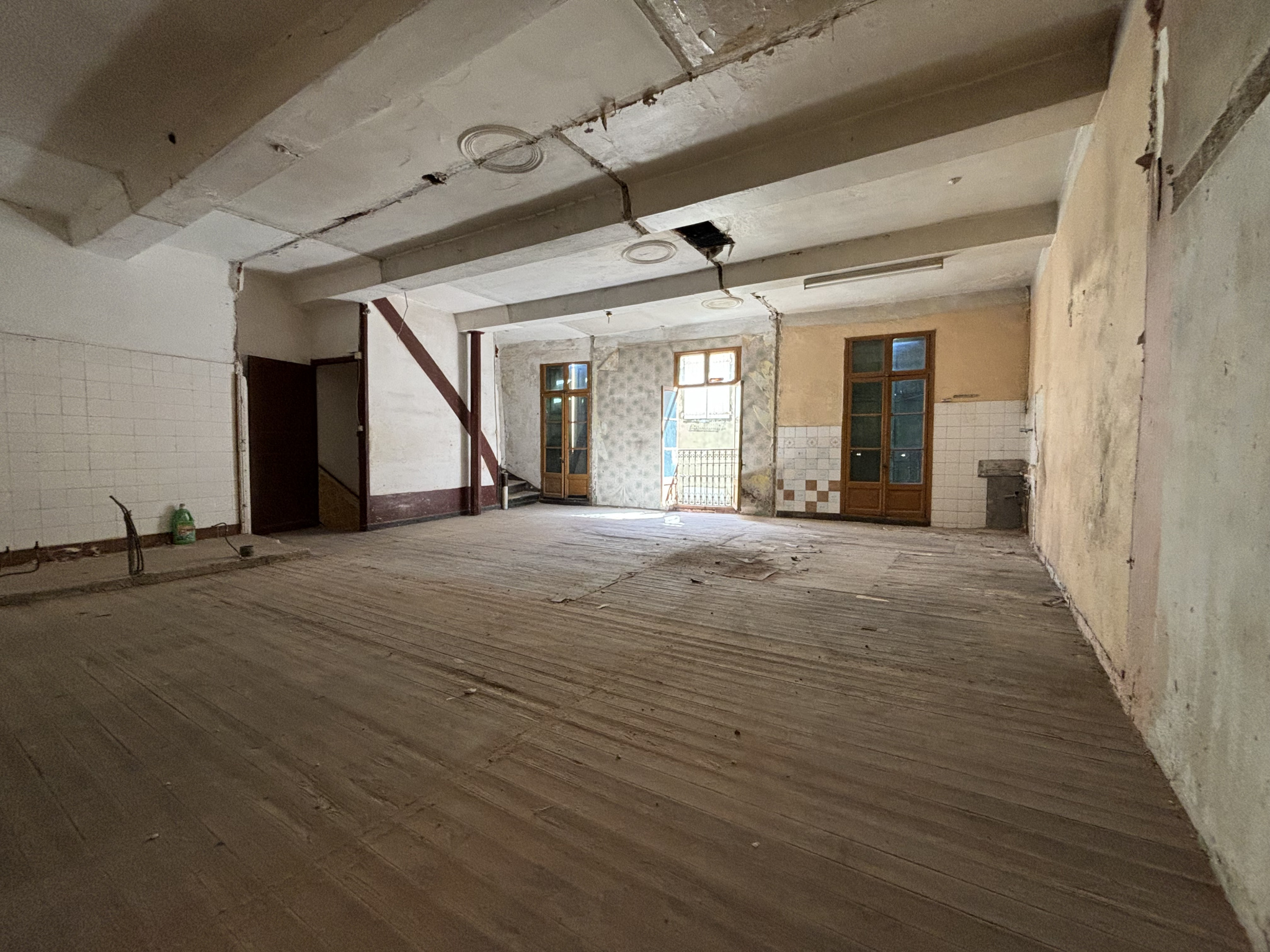 Maison De Village - Banyuls dels aspres - 77 000 €Au coeur du charmant village de Banyuls-dels-Aspres, maison de village comprenant trois plateaux à rénover, sur trois niveaux, pour une surface totale de 150m2. Si vous recherchez un bien dans lequel vous pouvez créer les espaces à votre goût,...