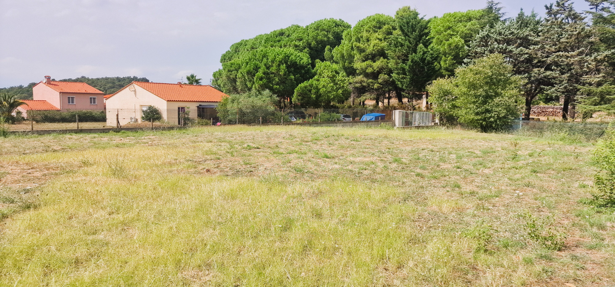 Terrain - Le perthus - 99 000 €Dans la commune du Perthus, faite l'achat d'un terrain constructible. Vous pourrez exploiter jusqu'à 623m2 pour construire votre maison idéale. 2 terrains acolés. Terrain 1 : 623m2 et terrain 2 : 604m2 Terrains sur les hauteurs du PERTHUS. Les...