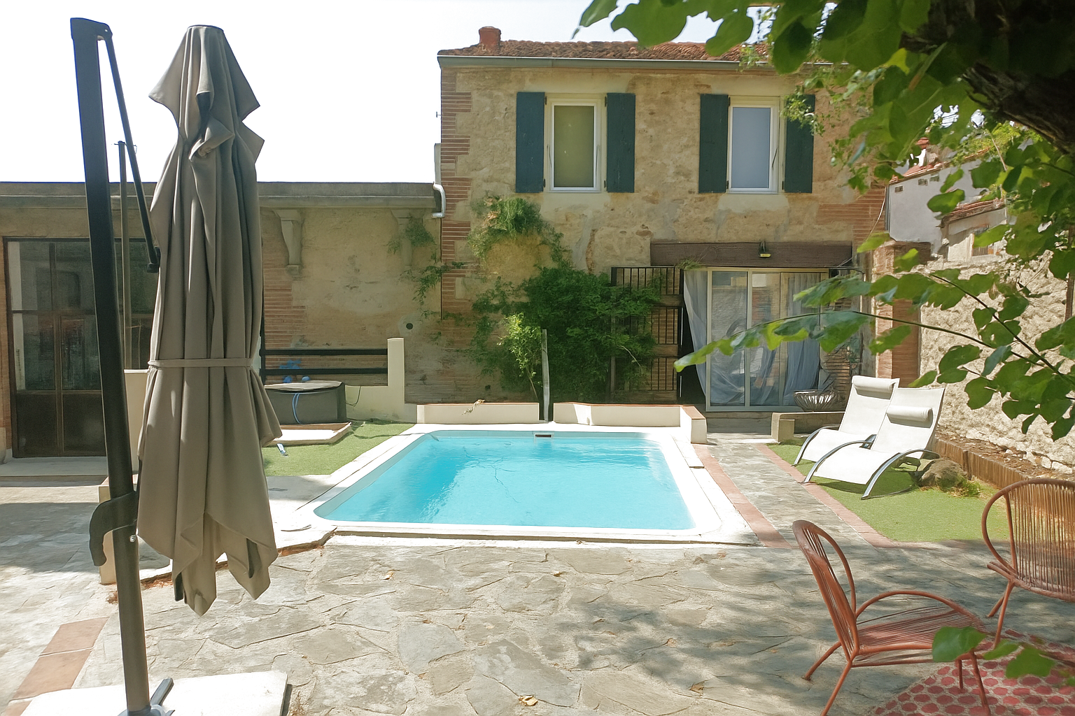 Maison - Passa - 375 000 €Située au coeur d'un village Catalan paisible, cette maison atypique, pleine de caractère, allie authenticité et confort moderne. Elle est composée en rez-de-chaussée d''un grand séjour avec cuisine moderne entièrement équipée, d'un...