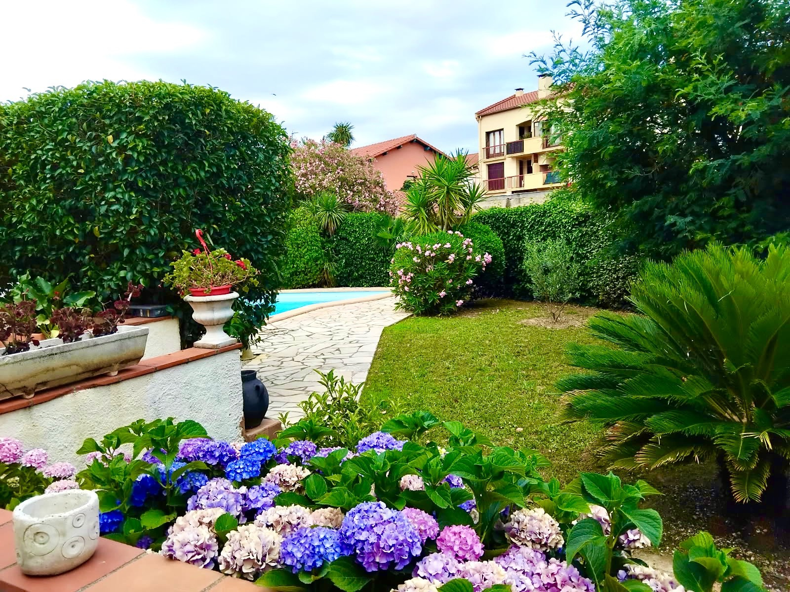 Maison - Ceret - 460 000 €Une véritable rareté sur le marché !! Située en plein coeur de Céret, petite ville artistique prisée pour son authenticité et son art de vivre méditerranéen, cette maison familiale offre un cadre de vie unique, alliant tranquilité, confort...