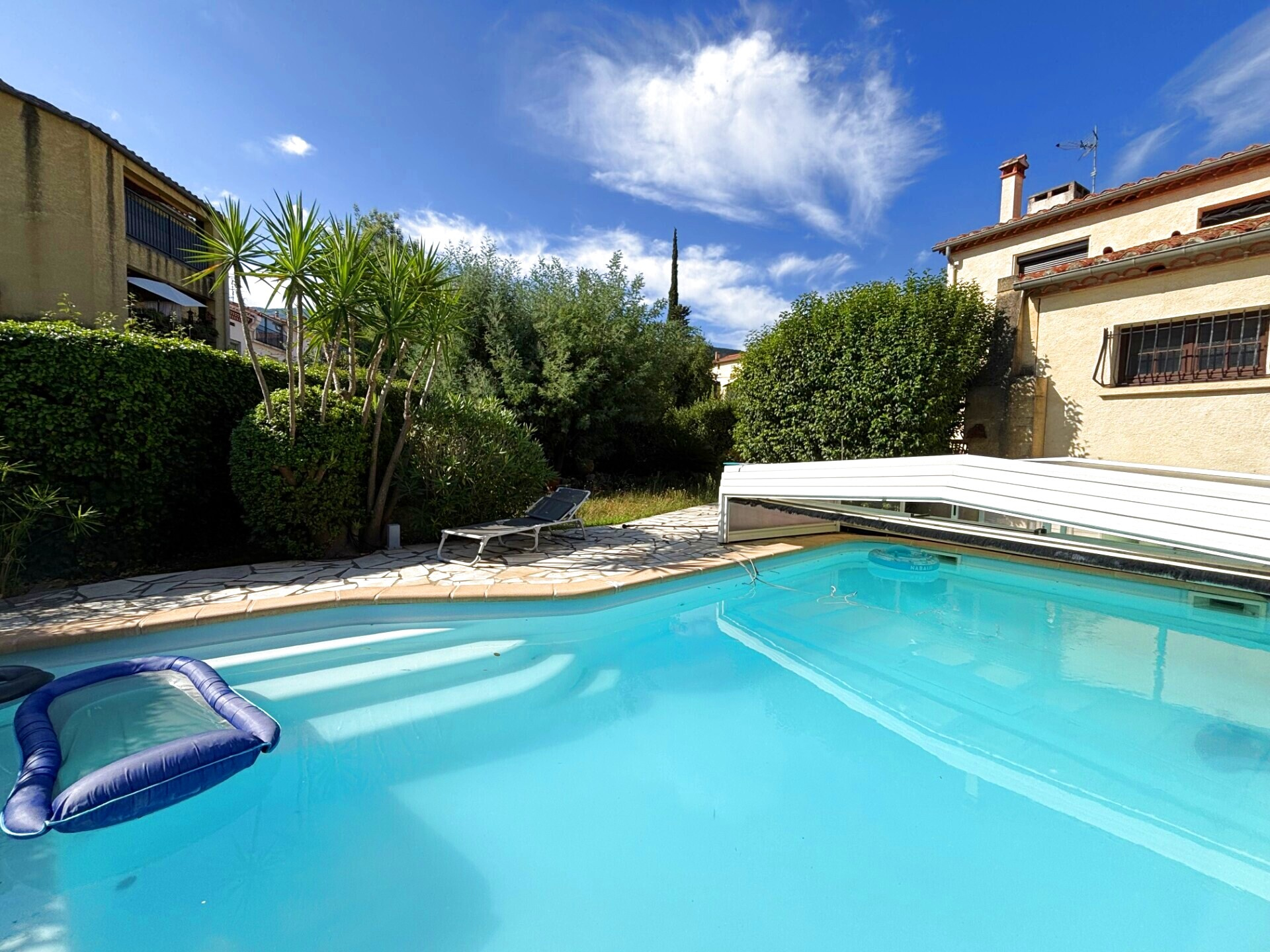 Maison - Ceret - 460 000 €Une véritable rareté sur le marché !! Située en plein coeur de Céret, petite ville artistique prisée pour son authenticité et son art de vivre méditerranéen, cette maison familiale offre un cadre de vie unique, alliant tranquilité, confort...