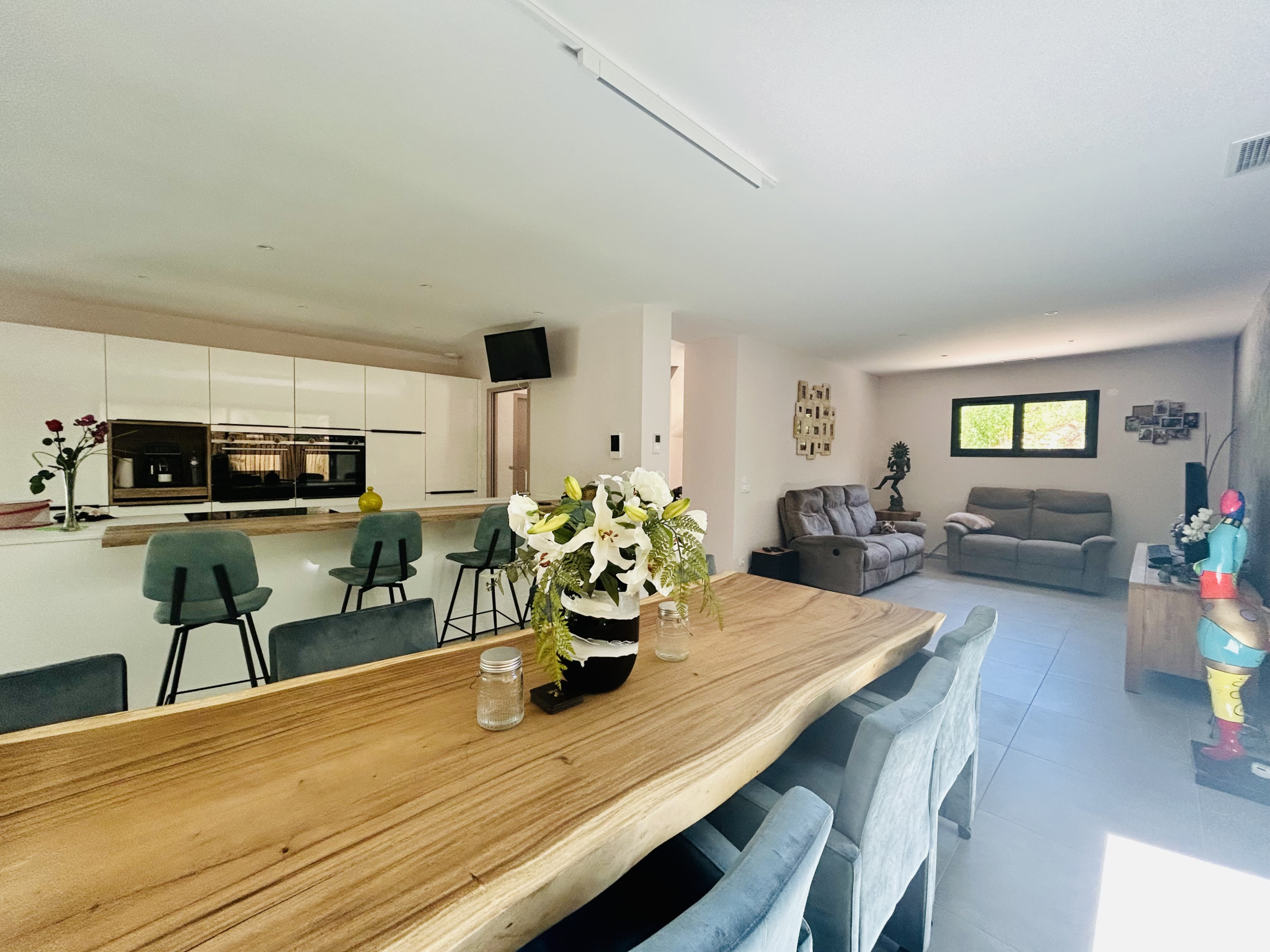 Maison - Arles sur tech - 469 900 €Agréablement située sur la commune d'Arles-sur-Tech, nous vous proposons de venir à la découverte de cette splendide maison neuve. Composée en rez-de-chaussée d'une immense pièce de vie avec salon, salle à manger et cuisine ouverte de plus...