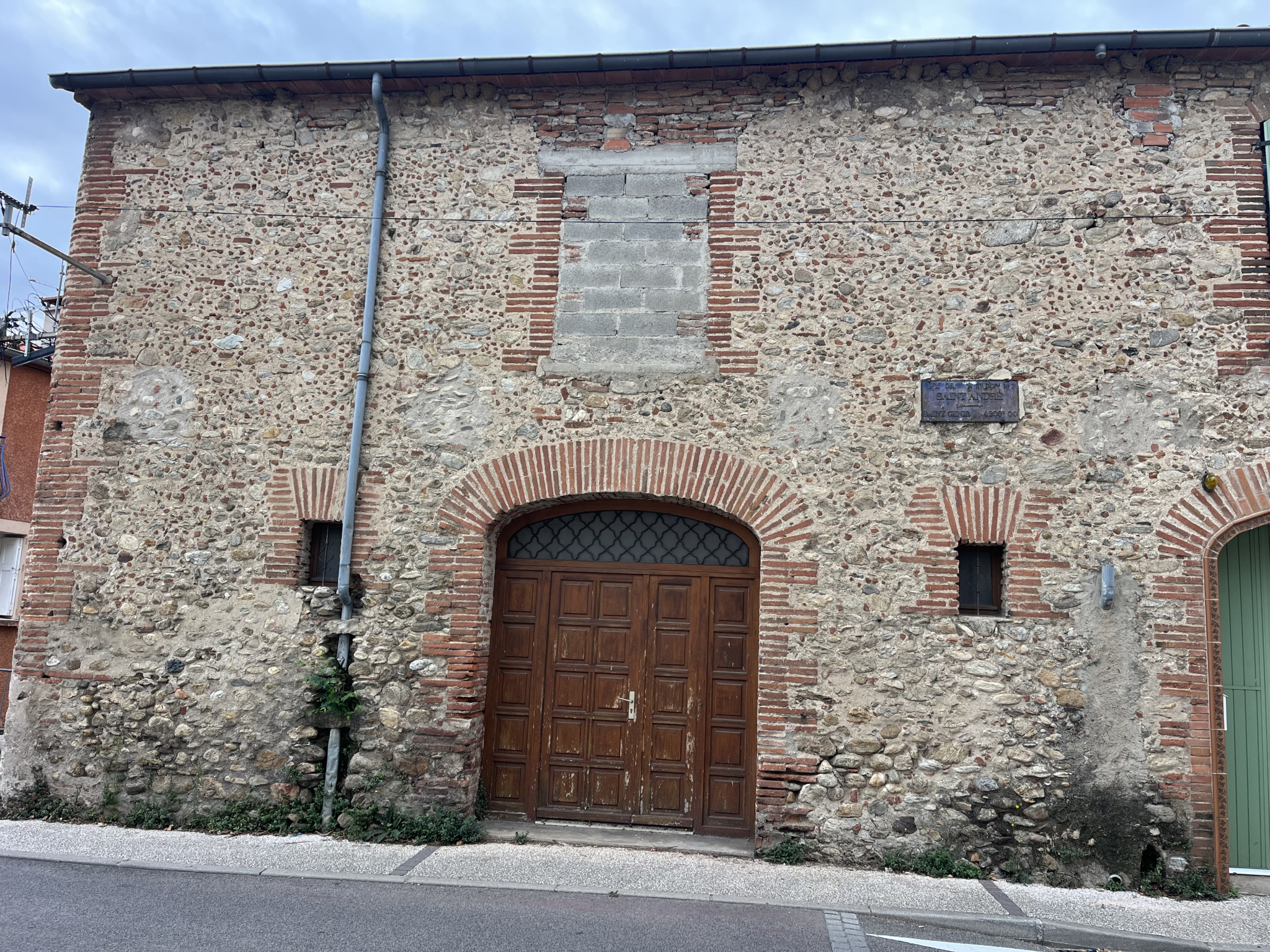 Autre - St andre - 60 000 €Ancienne grange en copropriété offrant  un espace au sol d'environ 50 m2 avec une impressionnante hauteur sous plafond de près de 7 mètres, permettant la possibilité d'ajouter un étage pour transformer l'espace en résidence. Le...