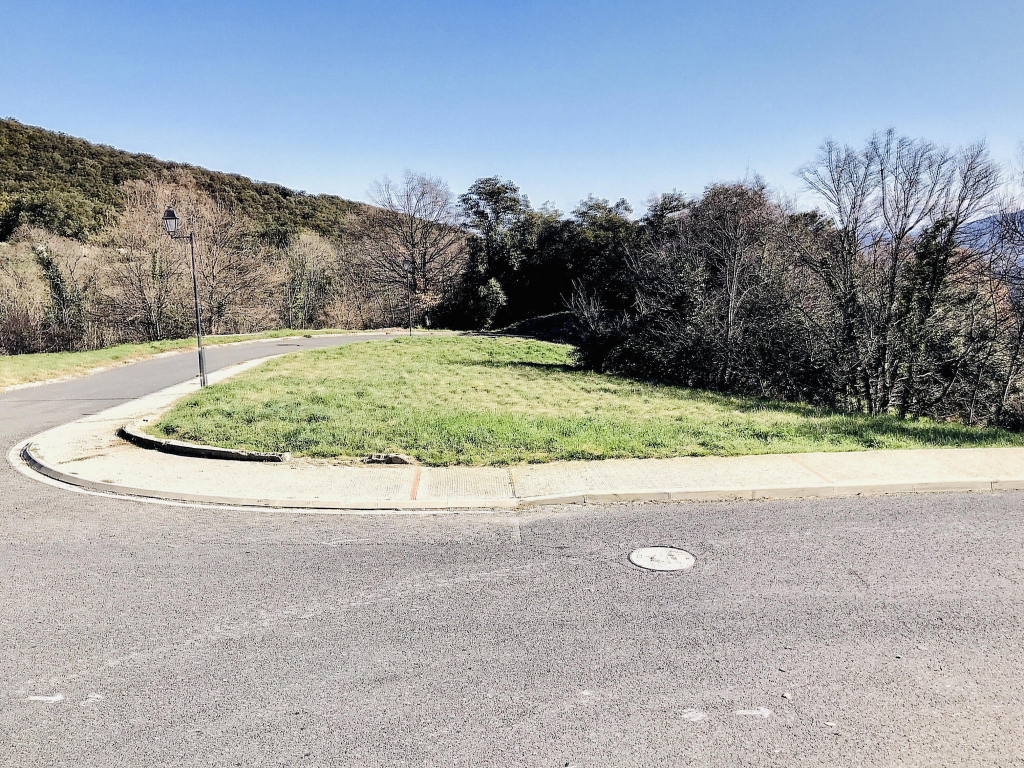 Terrain - Amelie les bains palalda - 85 000 €Terrain constructible, viabilisé, d'une surface de 863 m2 situé sur les hauteurs d'Amélie Les Bains Palalda, situé dans un environnement calme et agréable. Ce terrain bénéficiant d'une vue à couper le soufle, est idéal pour y construire une...