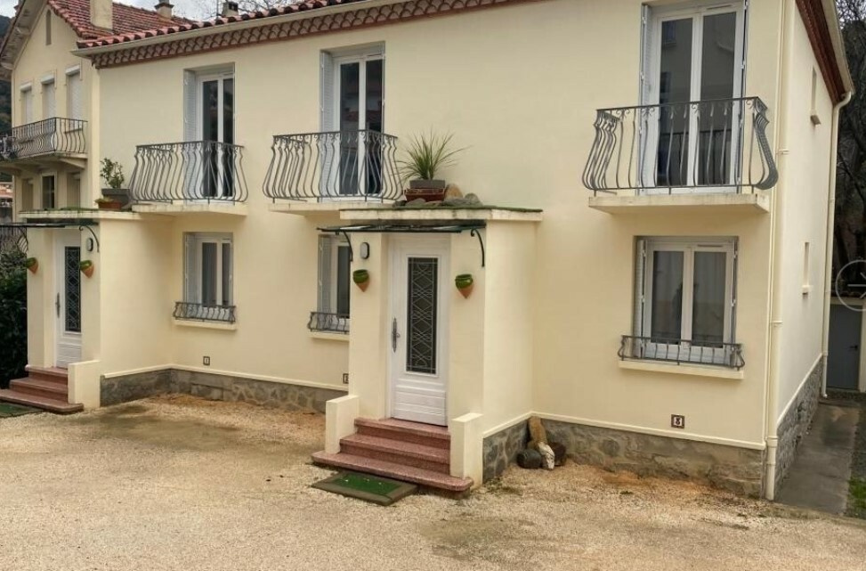 Immeuble - Amelie les bains palalda - 633 000 €A 30min de la Méditerrannée et à 45 minutes de l'espagne, la station thermale d'Amélie Les Bains est un lieu propice au changement de vie. Vous voulez changer de carrière ou préparer votre retraite au sein d'un environnement sain et proche de...