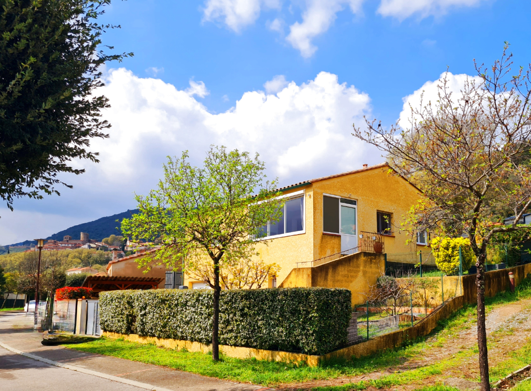 Maison - Amelie les bains palalda - 290 000 €Belle villa indépendante F3 dans lotissement calme avec jardin et piscine Idéalement située dans un lotissement paisible et recherché, cette charmante villa indépendante de type F3 bénéficie d’une exposition traversante Nord/Sud, offrant...