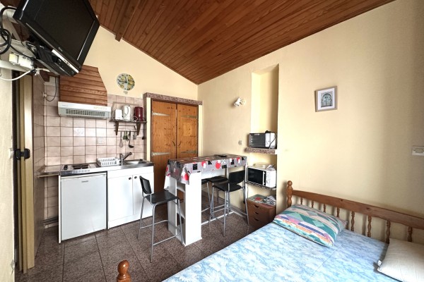 Main image Main Image